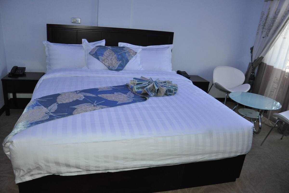 Premium bedding, in-room safe, desk, iron/ironing board (on request)