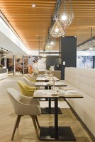 Petit déjeuner buffet servi tous les jours en supplément