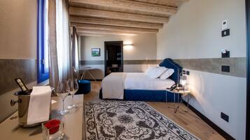 Doppelzimmer | Minibar, Zimmersafe, Schreibtisch, schallisolierte Zimmer