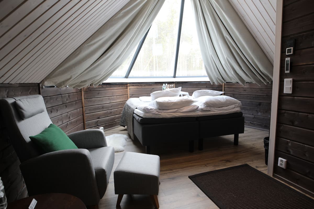 summer glass cabin, non smoking, private bathroom | 1 bedroom, soundproofing, free wifi, bed sheets