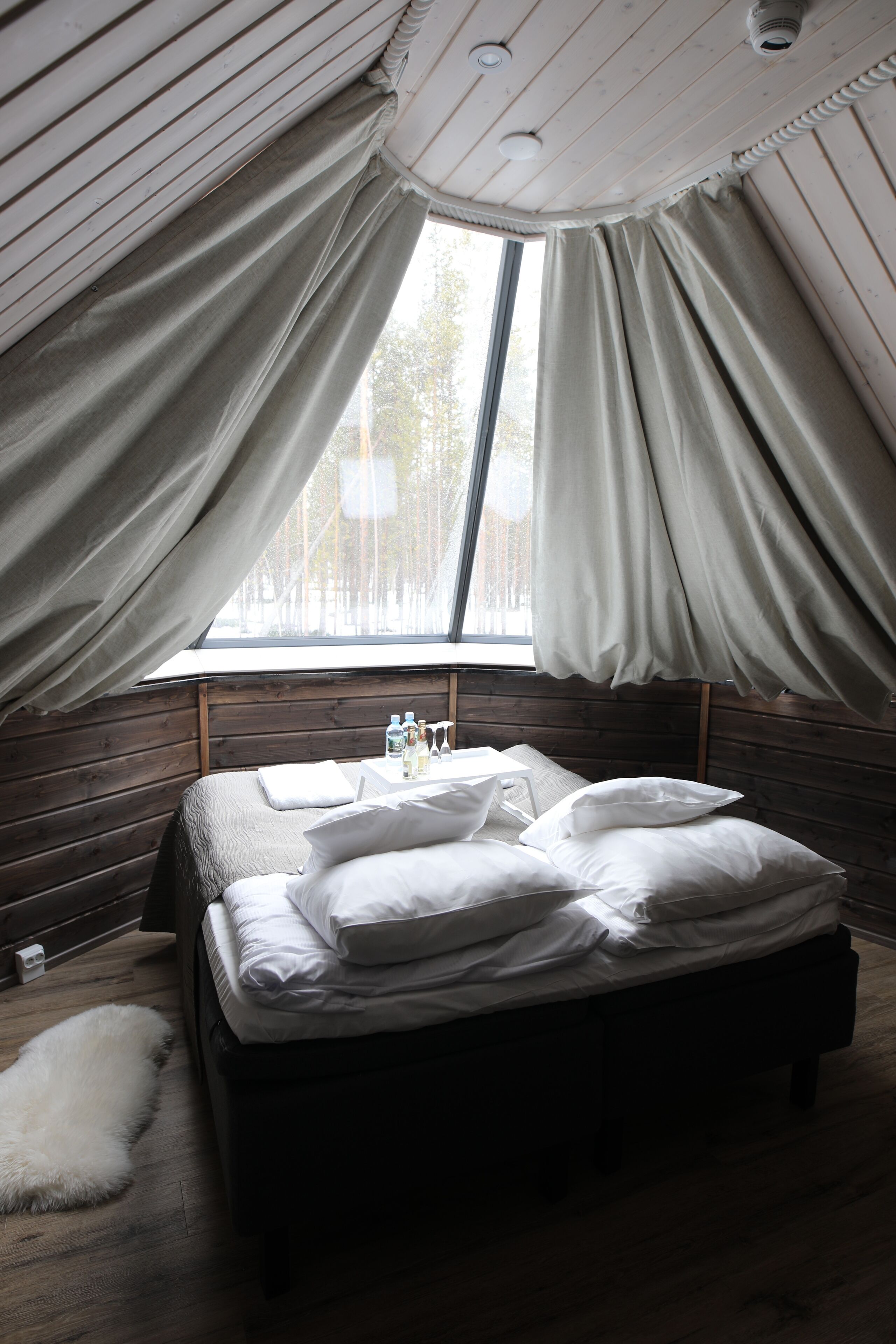 Summer Glass Cabin, Non Smoking, Private Bathroom | 隔音、免費 Wi-Fi、床單