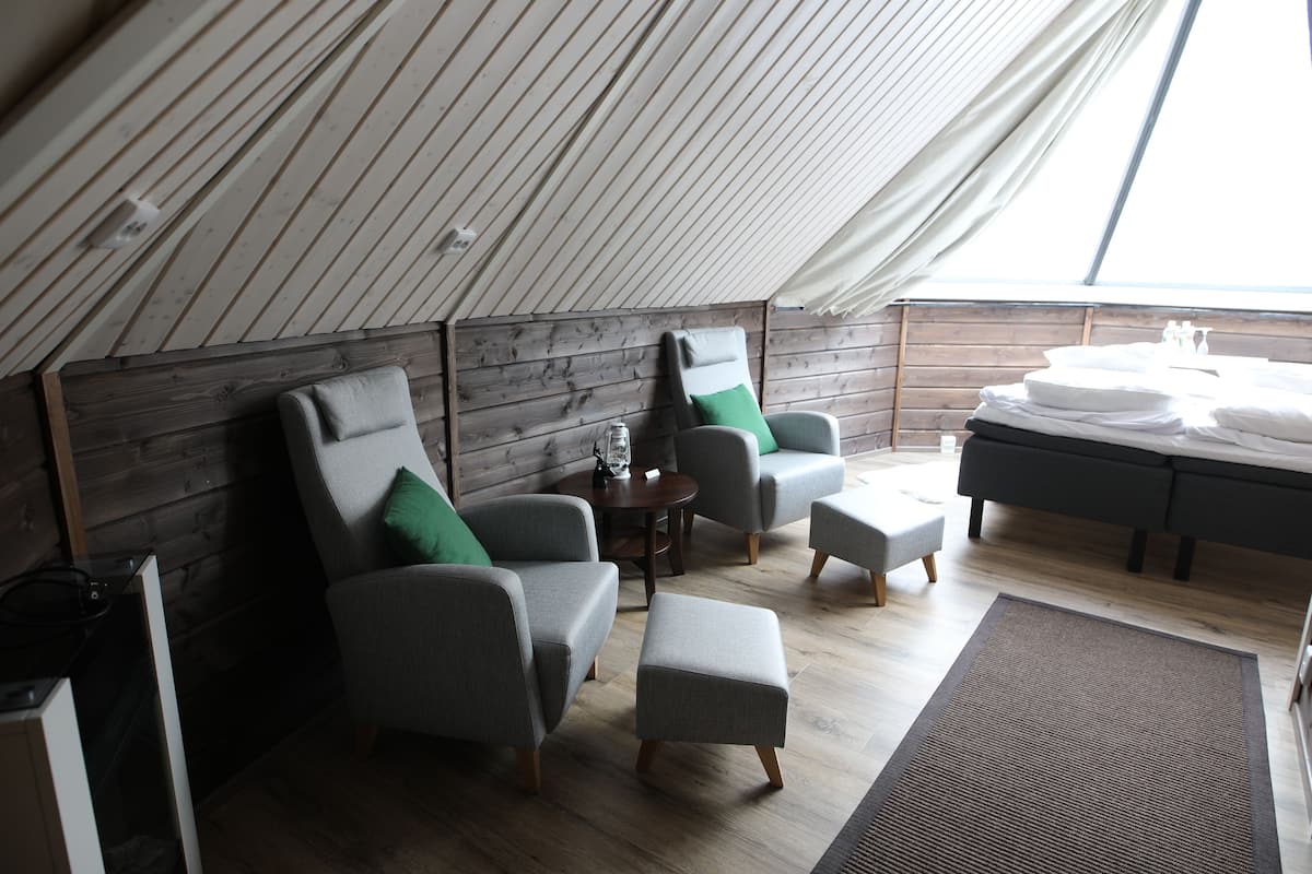 summer glass cabin, non smoking, private bathroom | 1 bedroom, soundproofing, free wifi, bed sheets