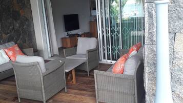 Apartemen Eksekutif, 3 kamar tidur, pemandangan laut | Teras/patio