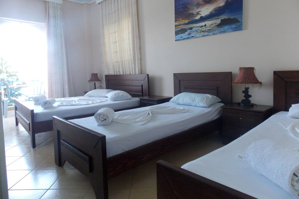 Iron/ironing board, rollaway beds, free WiFi