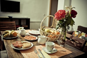 Free daily continental breakfast  - La Posada de Grimaldo (Canaveral)