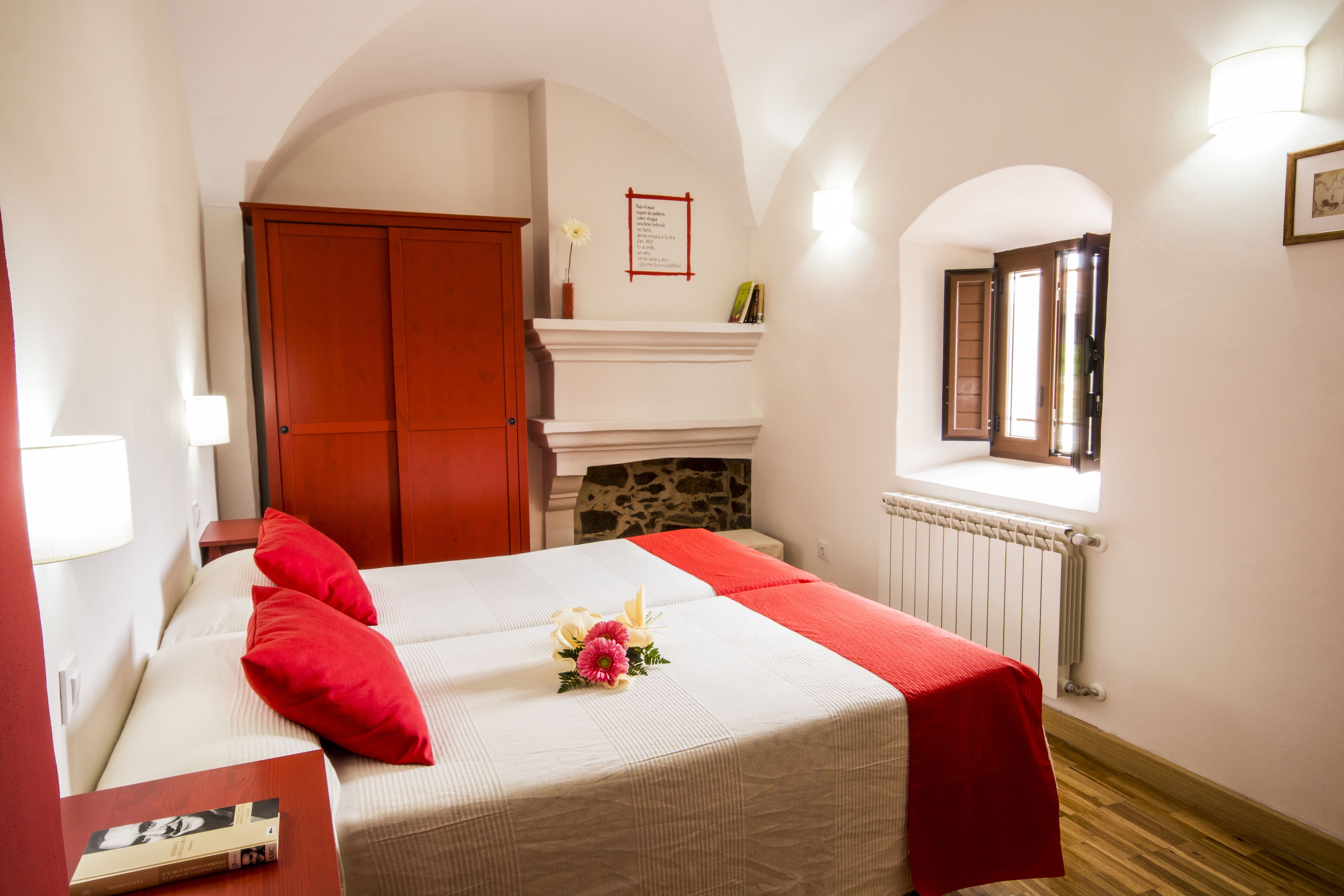 3 عدّة غرف نوم ومكتب وأسرّة أطفال/رضّع (مجانًا) وأسرّة قابلة للطي