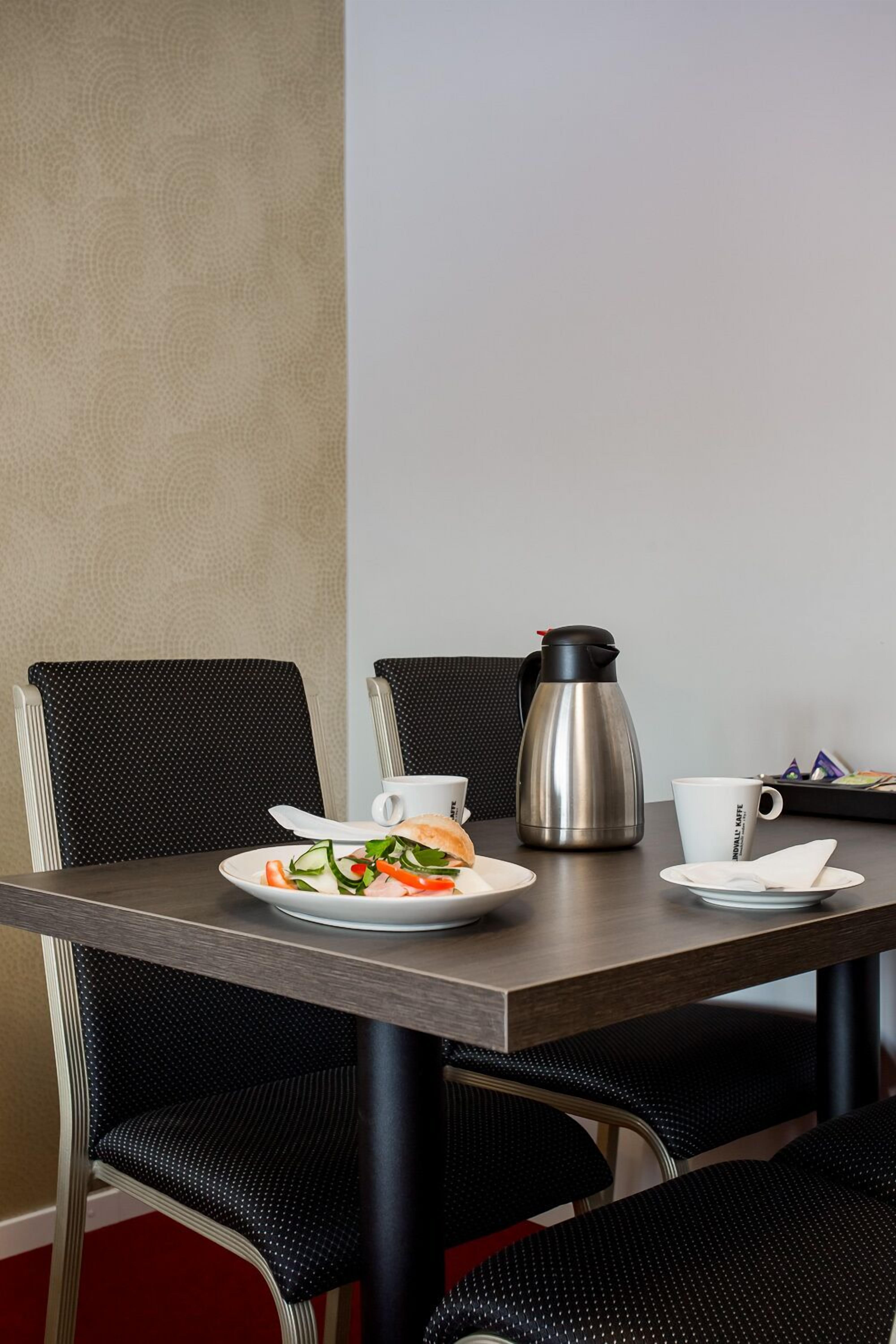 family room | in-room dining