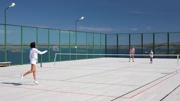 Tenniskenttä