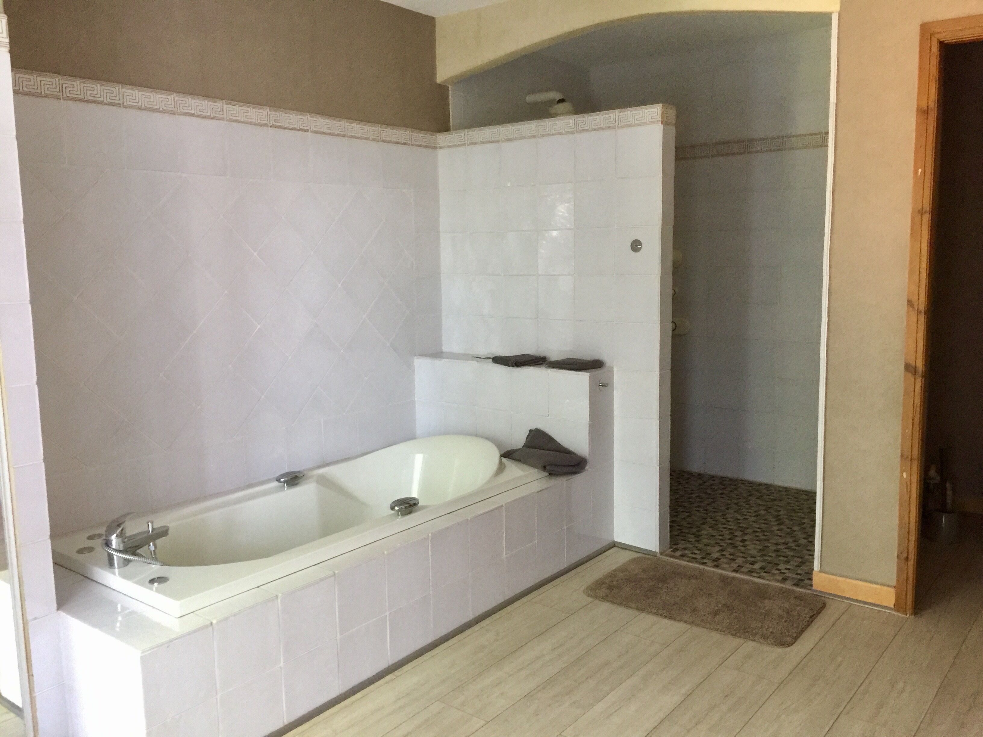 Superior Suite, Private Bathroom, Garden View | Bathroom