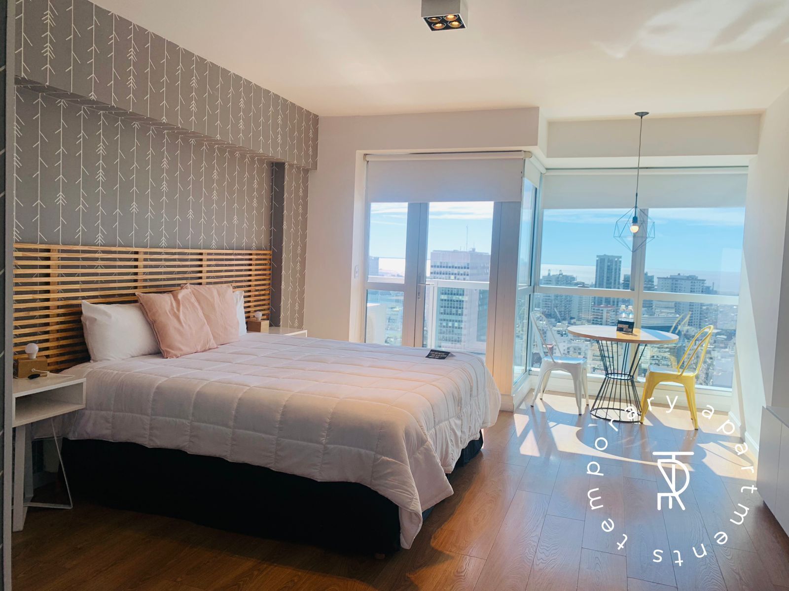 Studio (Plus) | Hypo-allergenic bedding available, down comforters, in-room safe