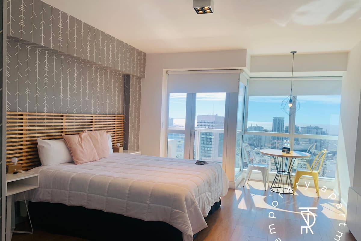 Studio (Plus) | Hypo-allergenic bedding available, down comforters, in-room safe