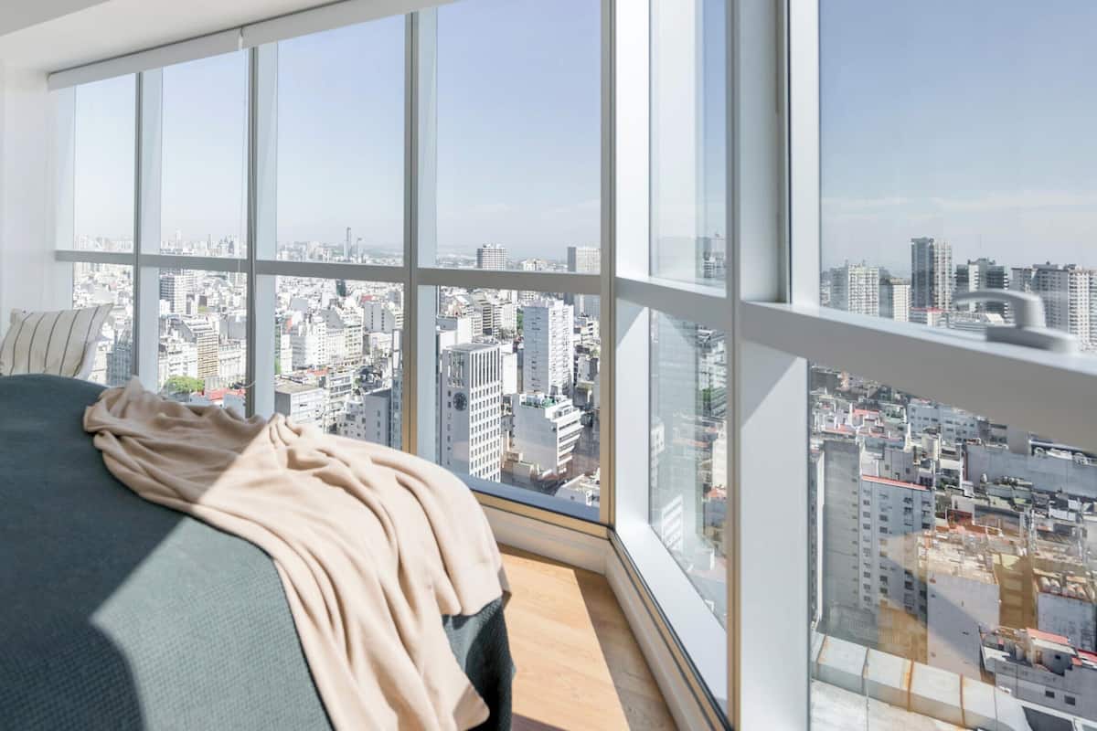 Apartment (Plus) | Hypo-allergenic bedding available, down comforters, in-room safe