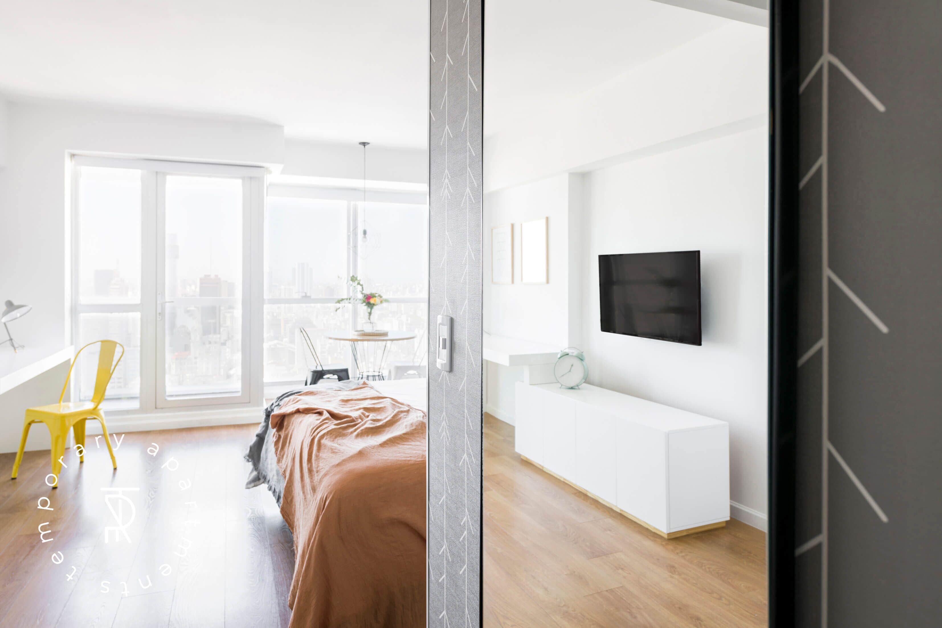 Studio | Hypo-allergenic bedding available, down comforters, in-room safe