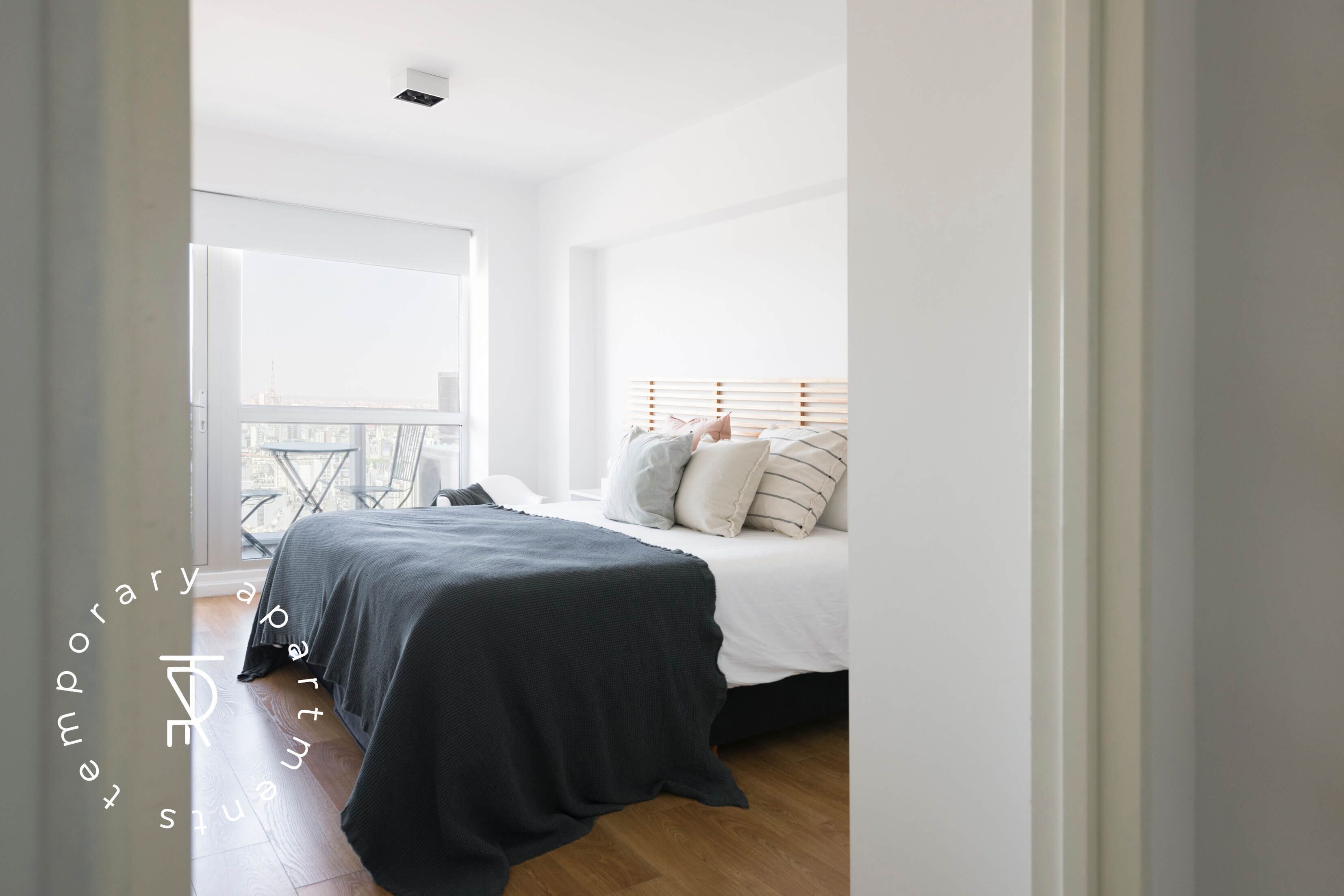 Apartment | Hypo-allergenic bedding available, down comforters, in-room safe
