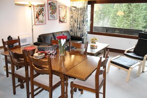 Apartment, 2 Schlafzimmer, Kamin (Cleaning fee 130CHF) | Essbereich im Zimmer