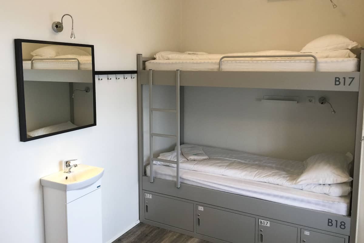 Dortoir Partagé, dortoir mixte, salle de bains commune