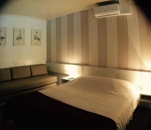 Deluxe-dobbeltværelse | Minibar, mørklægningsgardiner, gratis Wi-Fi