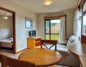 华丽双人房 (Super) | 迷你吧、办公桌、  遮光窗帘、免费 WiFi