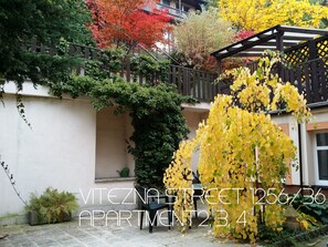 Suite studio Affaires, 2 lits jumeaux, cuisinette, cÎté montagne (Apt 4, Vitezna 1256/36) | Vue sur le jardin