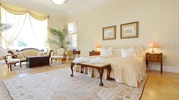 1 bedroom, hypo-allergenic bedding, desk, free WiFi