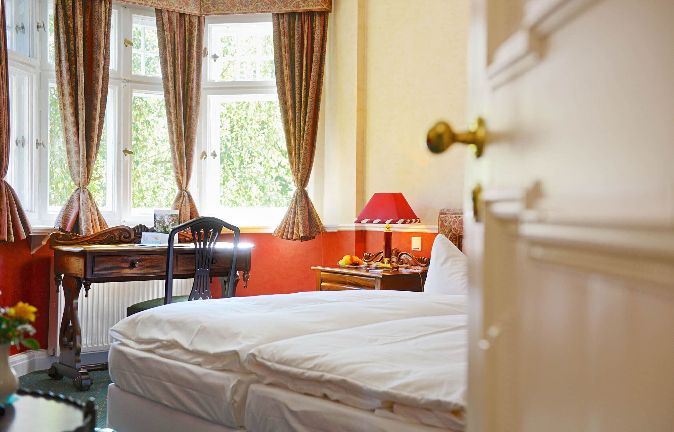 standard double room | 1 bedroom, hypo-allergenic bedding, desk, free wifi