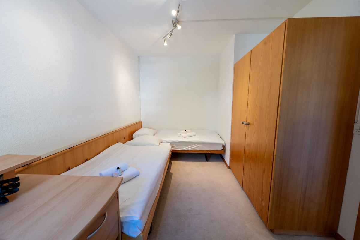 Family Apartment, 3 Bedrooms | 1 bilik tidur, peralatan tempat tidur premium, kalis bunyi