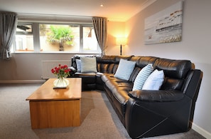 Apartment, 2 Bedrooms (Apartment 4) | Soundproofing, iron/ironing board, free WiFi, bed sheets