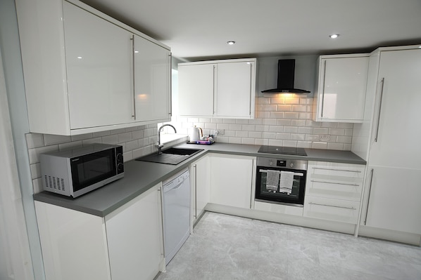 Apartment, 2 Bedrooms (Apartment 4) | Soundproofing, iron/ironing board, free WiFi, bed sheets