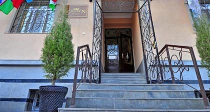 CROWN Hotel