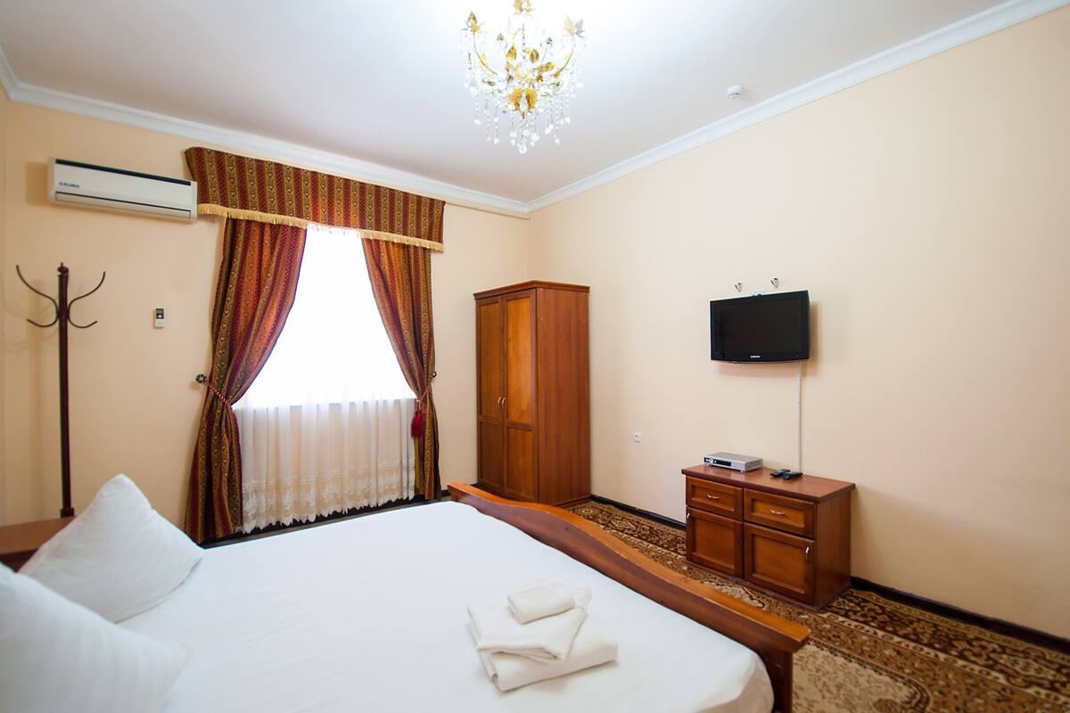 Standard Single Room | Desk, iron/ironing board (on request), WiFi (free)