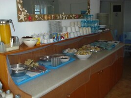 Desayuno buffet todos los días (con cargo)