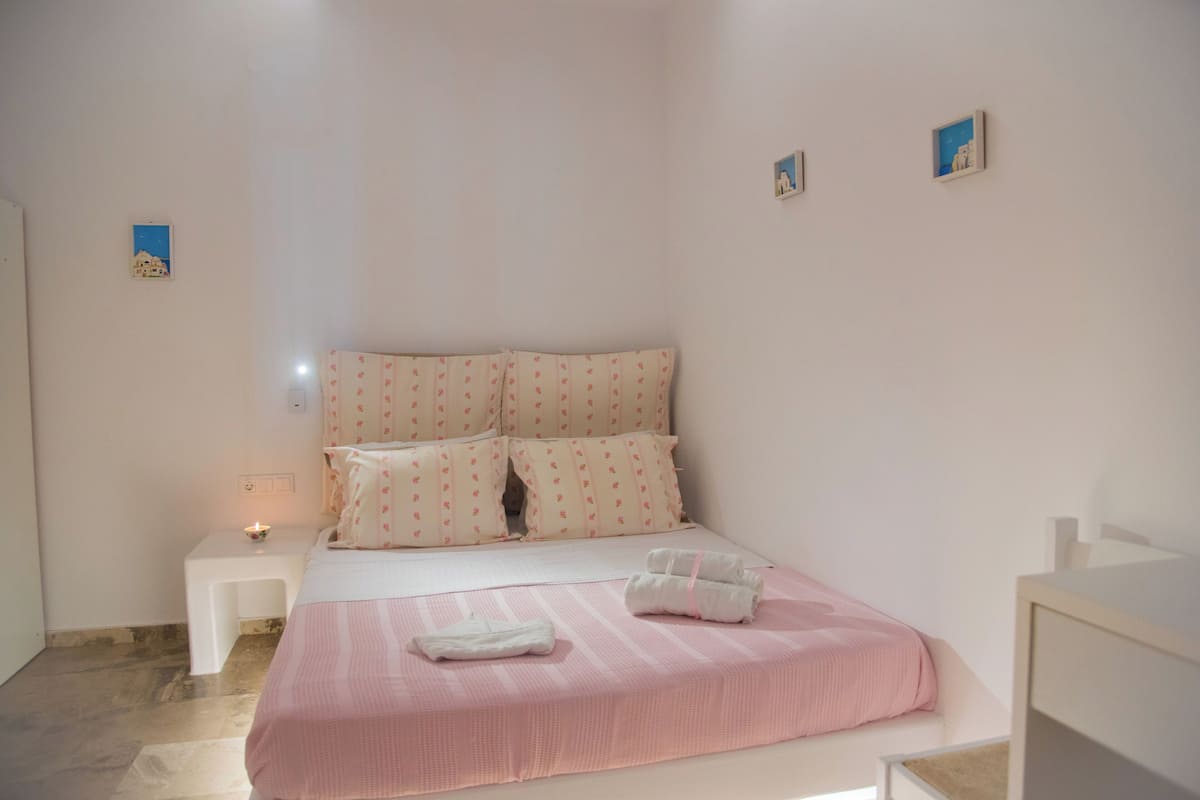 In-room safe, iron/ironing board, free WiFi