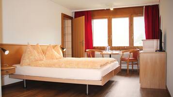 Superior Twin Room, Mountain View | In-room safe, desk, free WiFi, bed sheets