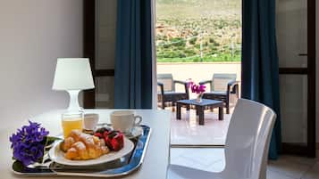 Triple Room | Premium bedding, minibar, in-room safe, desk