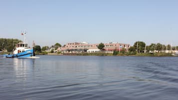 Vista frontal de la propiedad