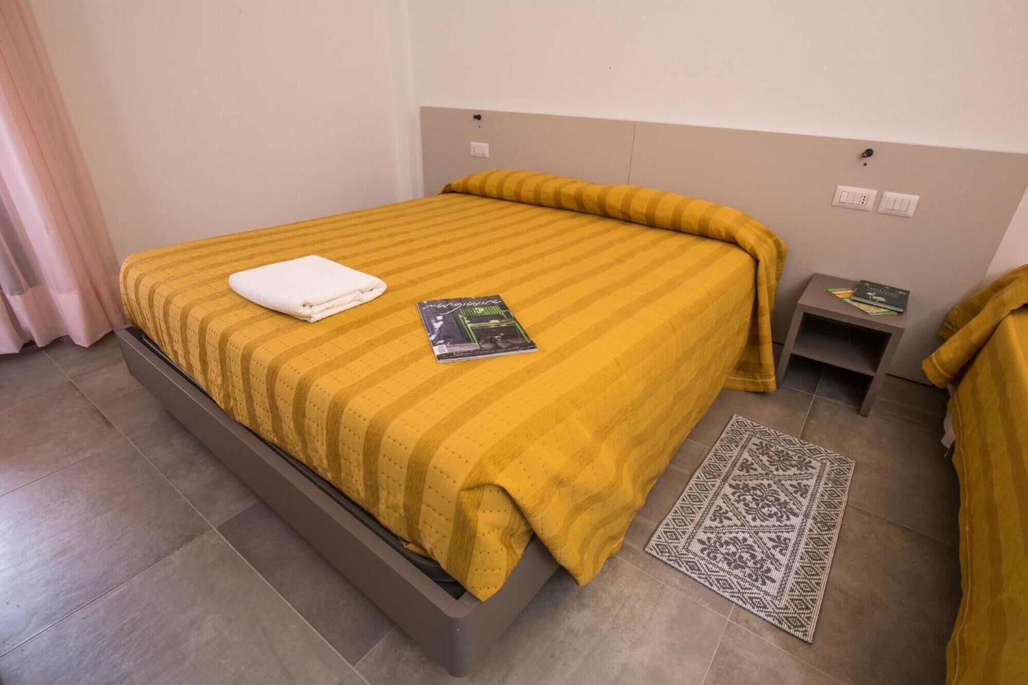 in-room safe, desk, cots/infant beds, rollaway beds