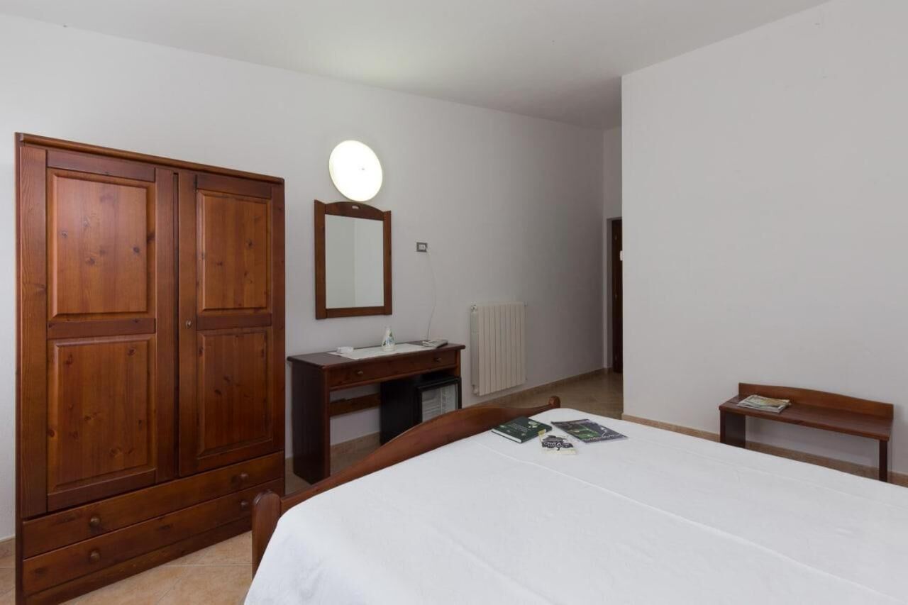 in-room safe, desk, cots/infant beds, rollaway beds