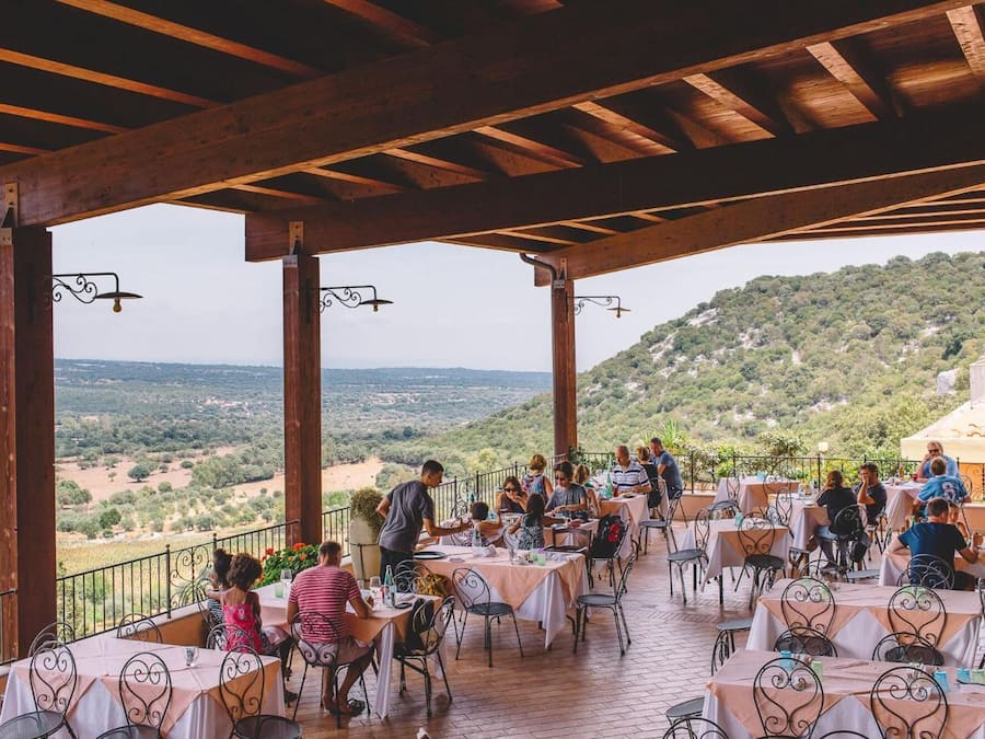 Lunsj og middag serveres, regionale retter