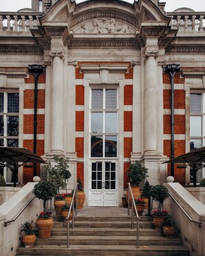 Exterior - The Lalit London (London)