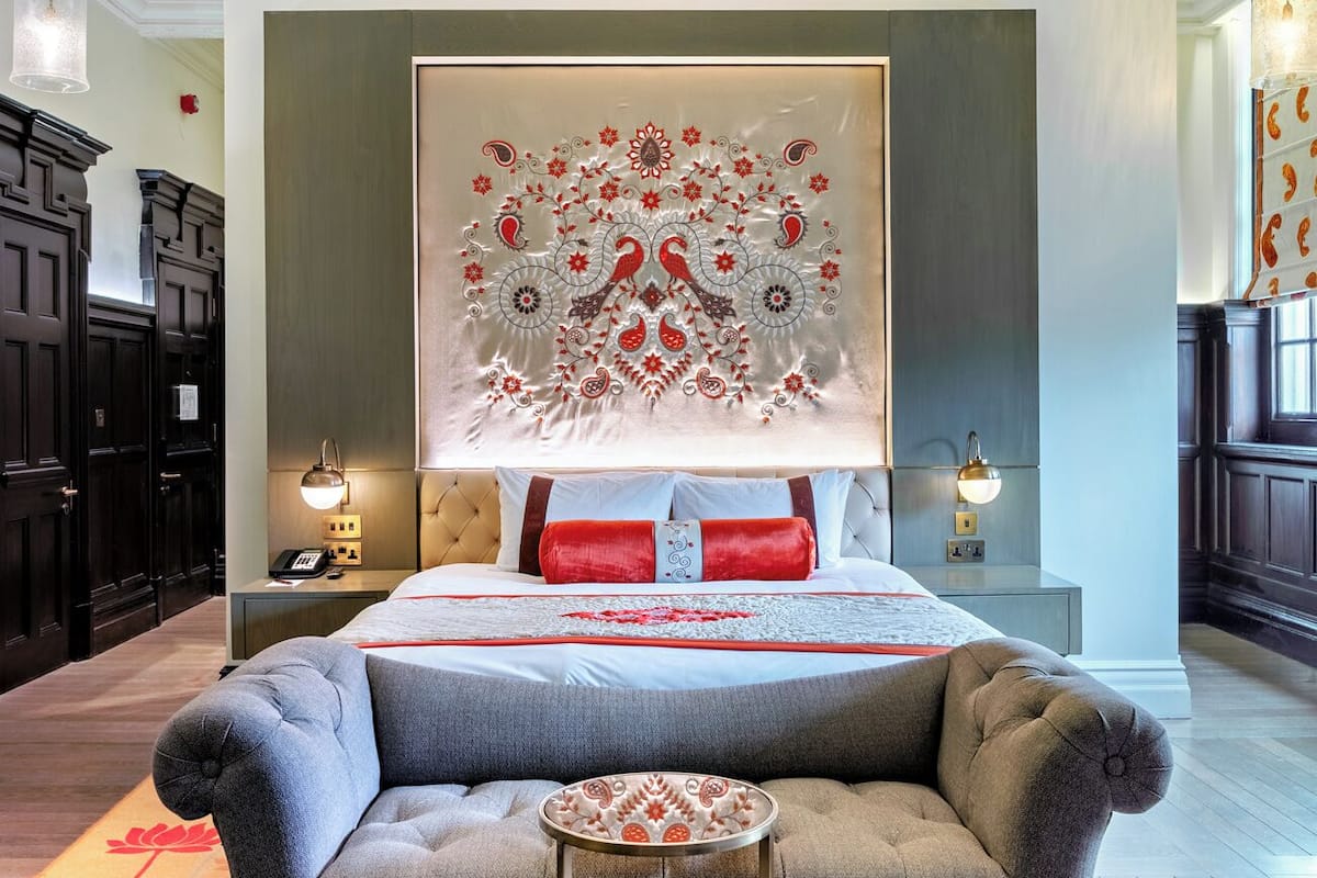 Suite (Lalit Legacy) | 1 habitación, sábanas de algodón egipcio y ropa de cama de alta calidad