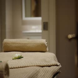 Body treatments, hydrotherapy, aromatherapy, deep-tissue massages
