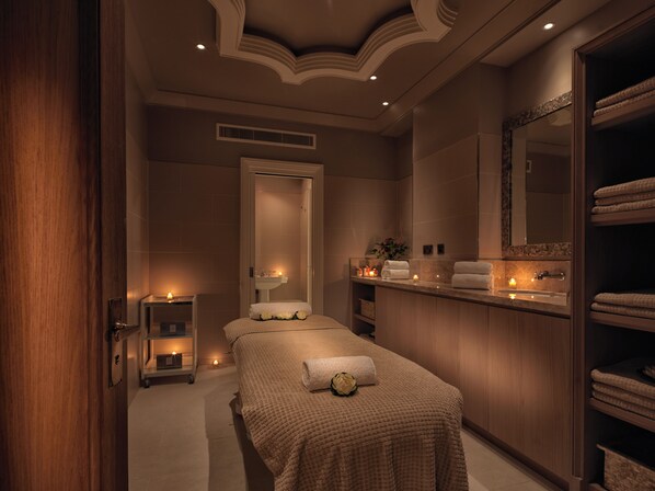 Soins corporels, soins d'hydrothérapie, soins d'aromathérapie