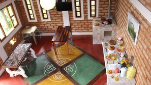 Free daily buffet breakfast