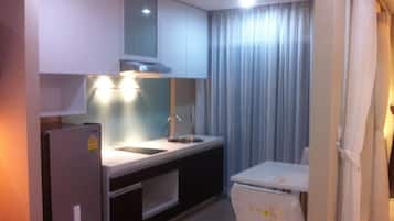 Doppia Standard | 1 camera, una scrivania, Wi-Fi gratuito