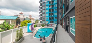 Outdoor pool - The Scene Condo By The Rich (Kathu)