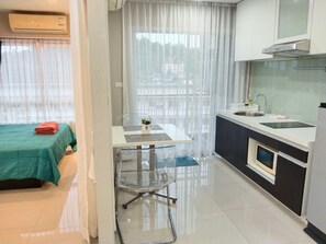 Standard Double Room | 1 bedroom, desk, free WiFi - The Scene Condo By The Rich (Kathu)