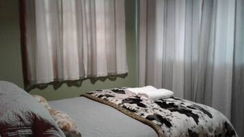 Exclusive Duplex, River View | Premium bedding, blackout drapes, iron/ironing board, rollaway beds