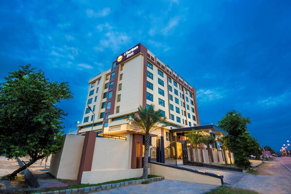 Exterior - Clarion Inn Jaipur (Amer)