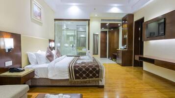 Minibar, in-room safe, iron/ironing board, free WiFi