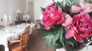 Dagelijks continentaal ontbijt inbegrepen